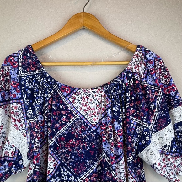 NWT Above & Beyond Women´s Blouse with Floral Desing Size L - Picture 3 of 11